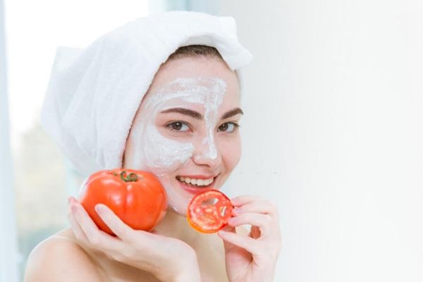 Sử dụng mặt nạ cà chua để làm đẹp da mặt